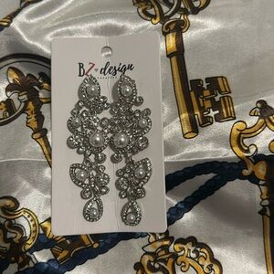 New Beautiful Silver Pearl Earrings